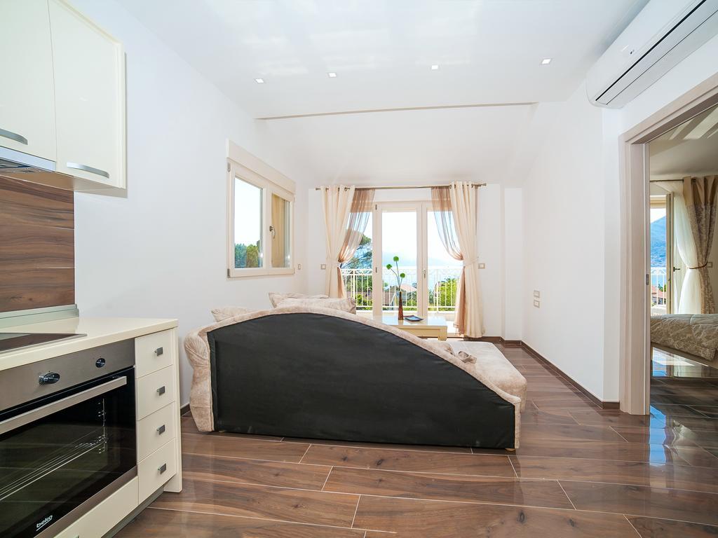 Sea Point Apart Hotel Tivat Kültér fotó