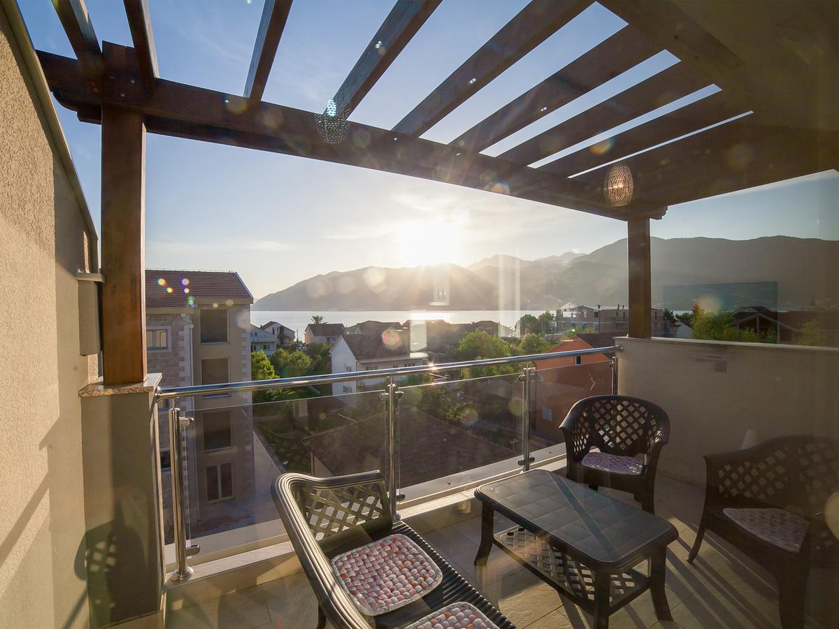 Sea Point Apart Hotel Tivat Kültér fotó