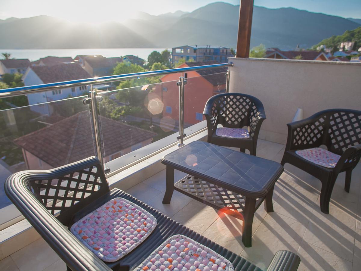 Sea Point Apart Hotel Tivat Kültér fotó