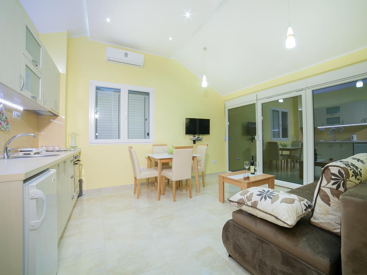 Sea Point Apart Hotel Tivat Kültér fotó