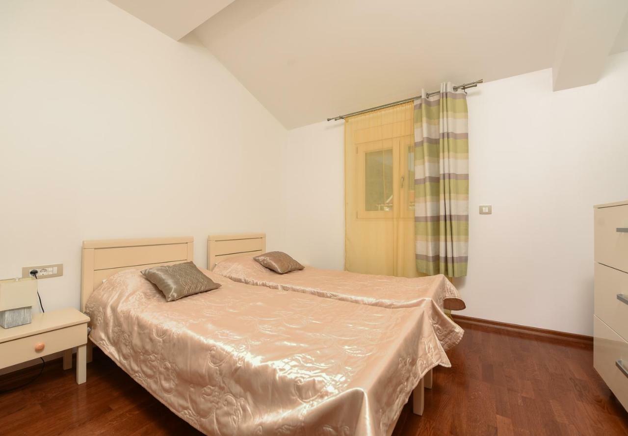 Sea Point Apart Hotel Tivat Kültér fotó