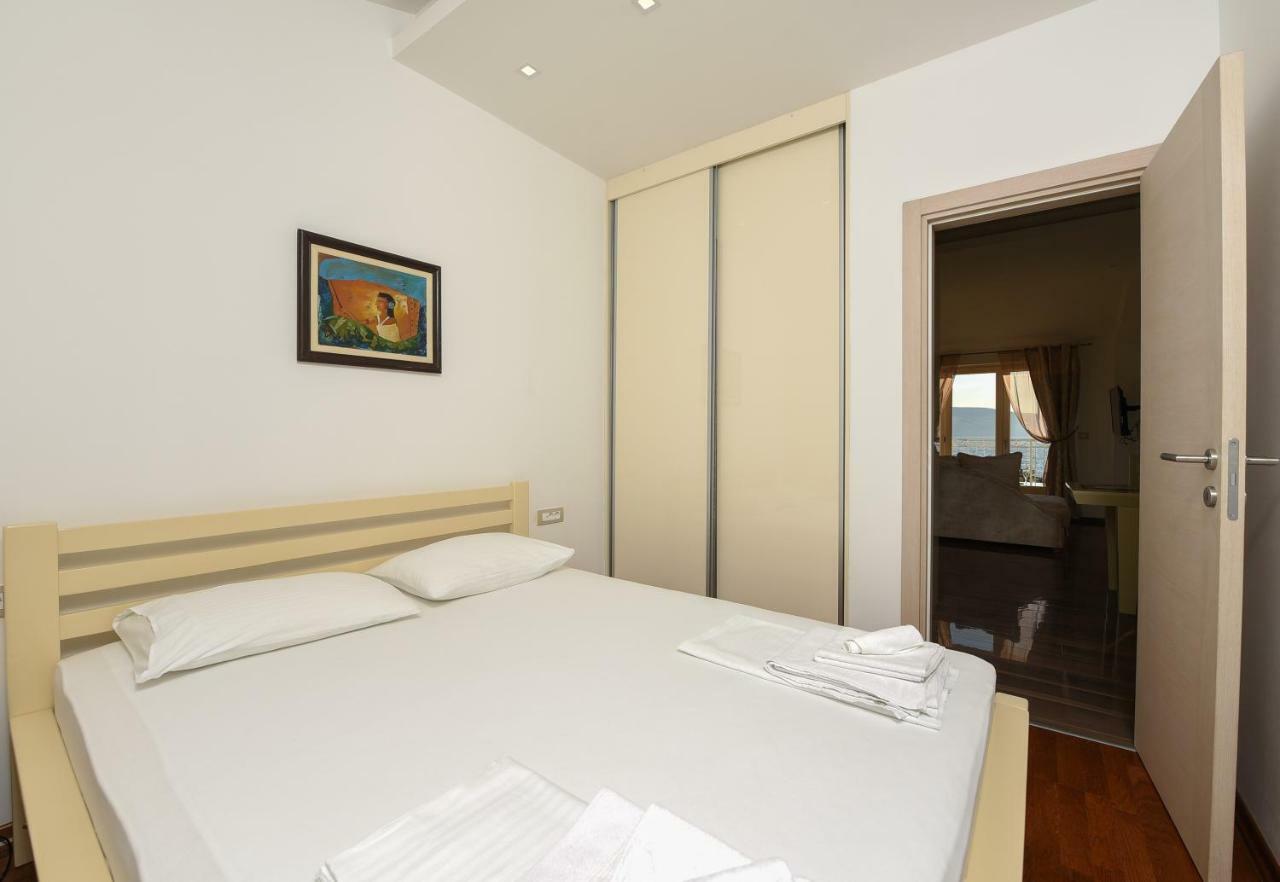 Sea Point Apart Hotel Tivat Kültér fotó