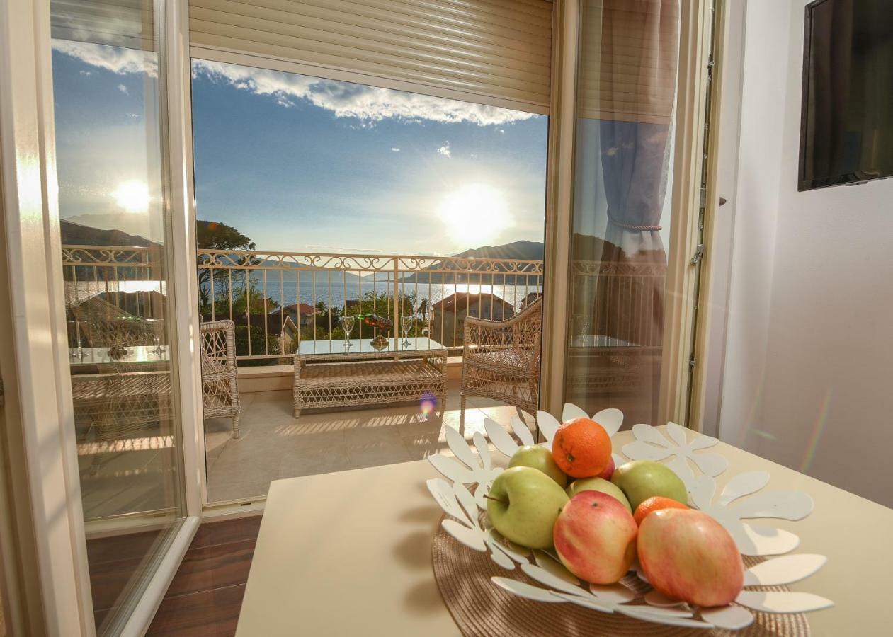 Sea Point Apart Hotel Tivat Kültér fotó