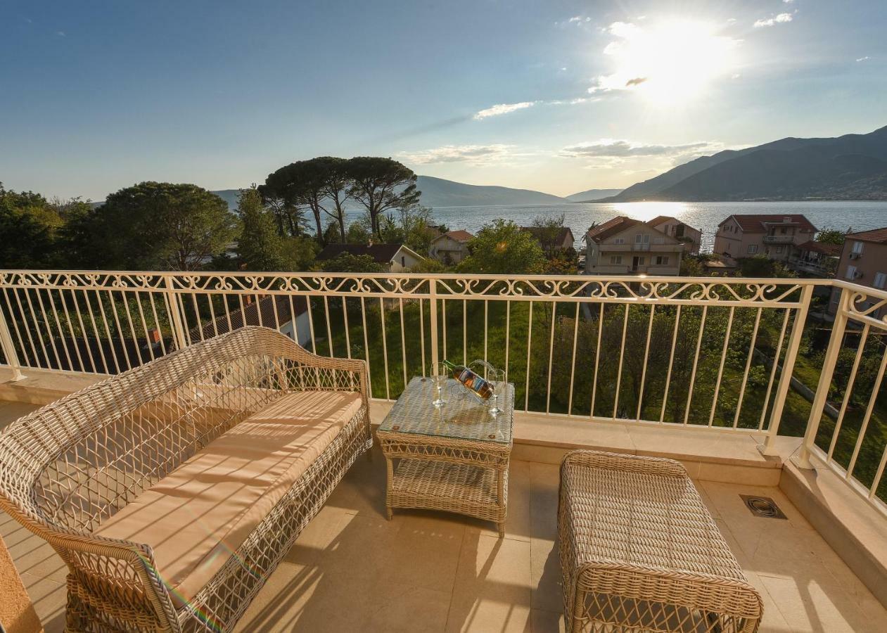 Sea Point Apart Hotel Tivat Kültér fotó
